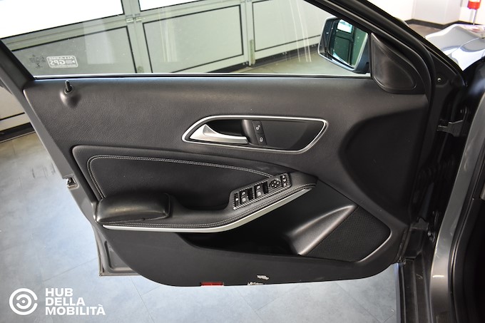 MERCEDES-BENZ GLA 200 CDI Automatic Sport